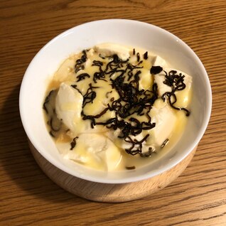 レンジでチーズと塩昆布の湯豆腐♬